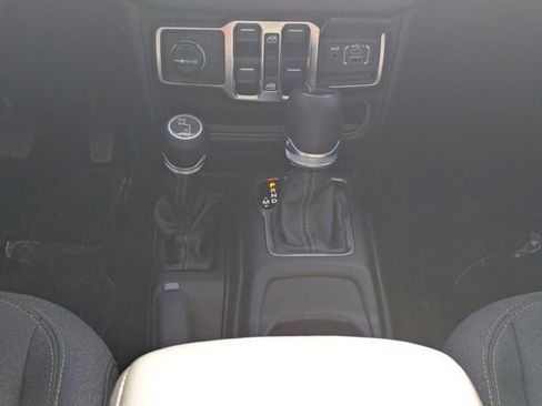 New 2025 Jeep Gladiator Sport image 17