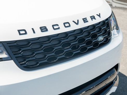 Used 2025 Land Rover Discovery Dynamic SE AWD/4WD image 16