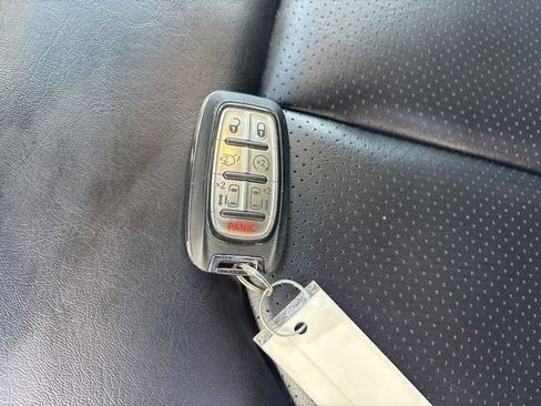 Used 2023 Chrysler Pacifica Touring-L FWD image 45