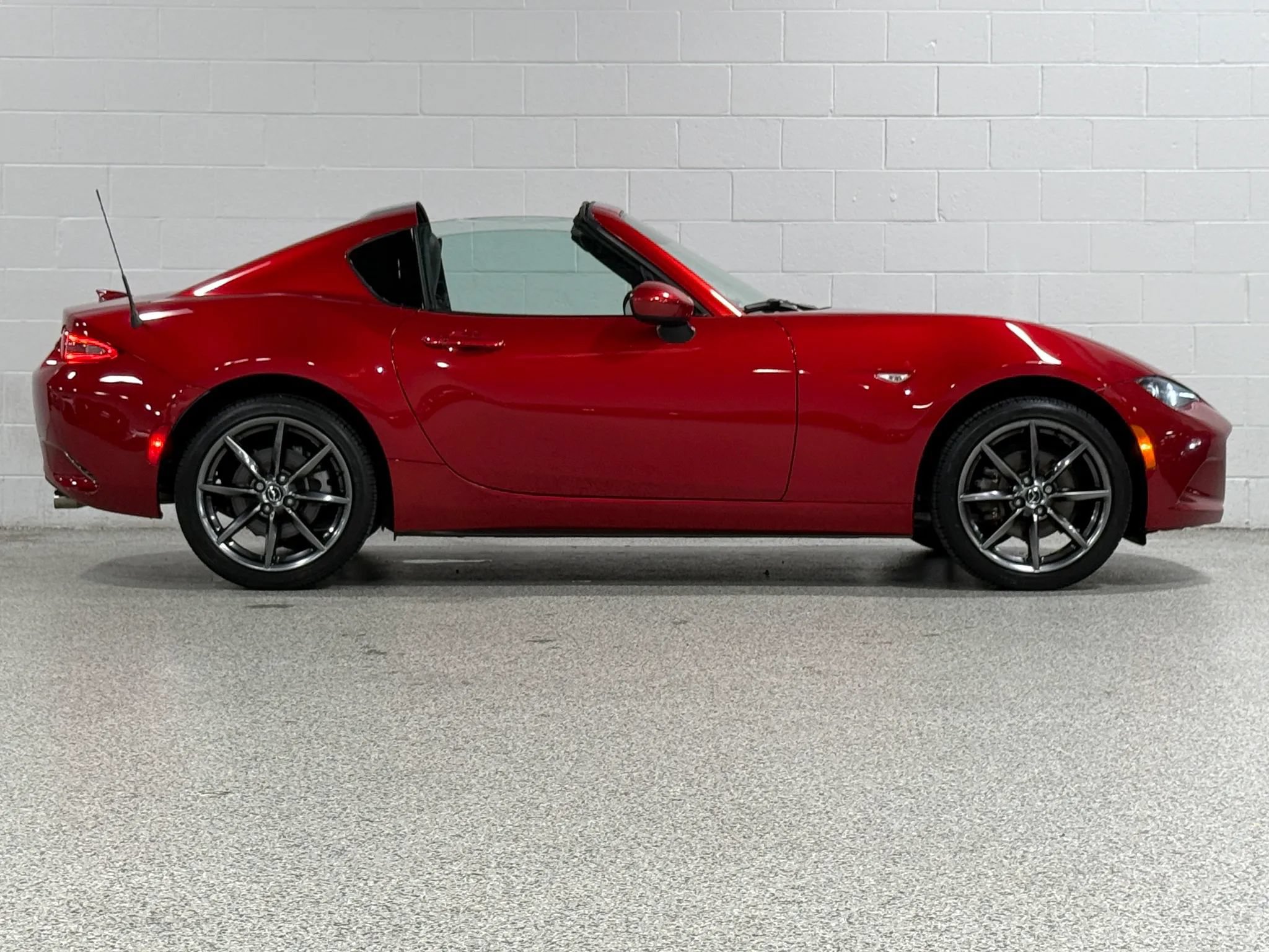 Used 2017 MAZDA MX-5 Miata RF Grand Touring RWD image 5