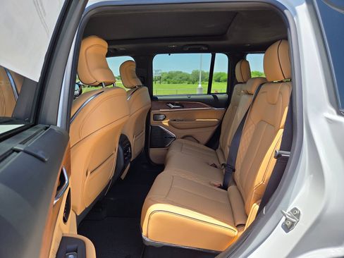 New 2026 Jeep Grand Cherokee Summit w/ Obsidian Package AWD/4WD image 15