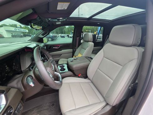 Used 2026 GMC Yukon Elevation w/ Elevation Premium Package AWD/4WD image 7