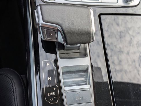 Used 2023 Audi A8 L 3.0T image 27