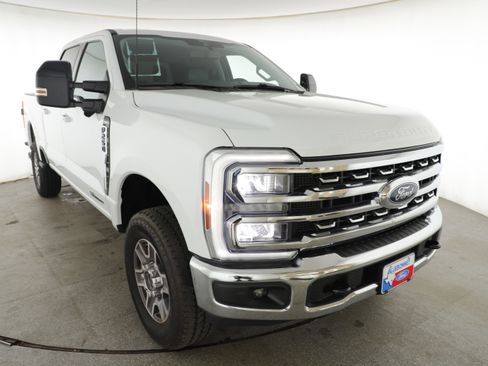 Used 2024 Ford F250 Lariat AWD/4WD image 3