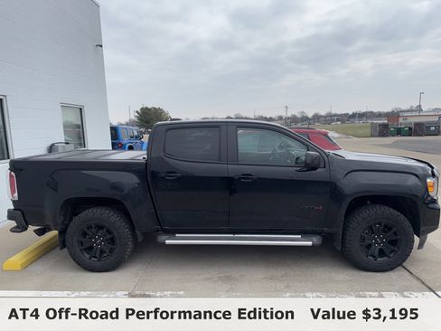 Used 2022 GMC Canyon AT4 image 2