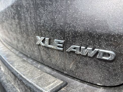 Used 2018 Toyota Highlander XLE image 10