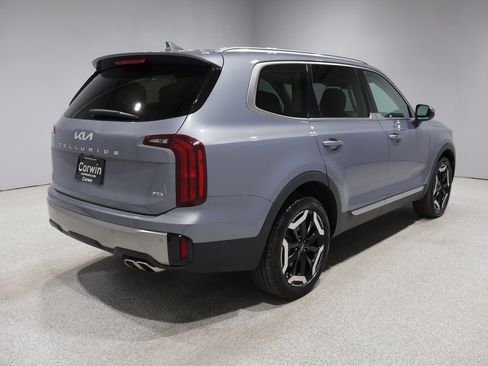 Used 2025 Kia Telluride S AWD/4WD image 2