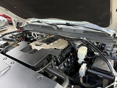 Used 2018 Cadillac Escalade Luxury image 40