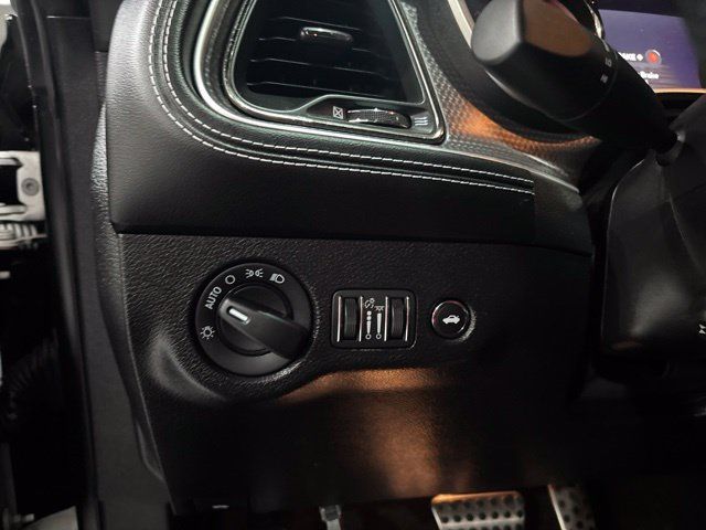 Used 2022 Dodge Challenger SRT Hellcat RWD image 16