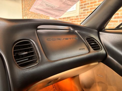 Used 2001 Chevrolet Corvette Convertible w/ Preferred Equipment Group2 image 16