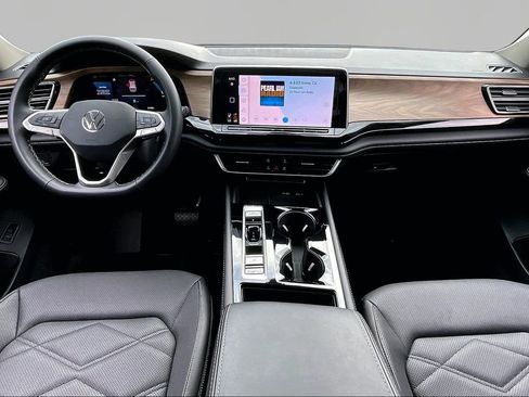 Used 2025 Volkswagen Atlas SE FWD image 7