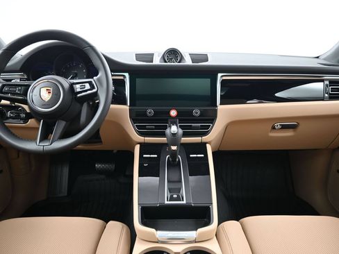 Certified 2026 Porsche Macan AWD/4WD image 9