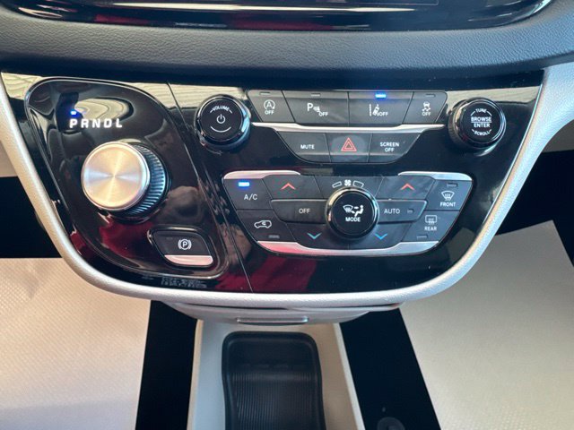 Used 2023 Chrysler Pacifica Touring-L FWD image 21