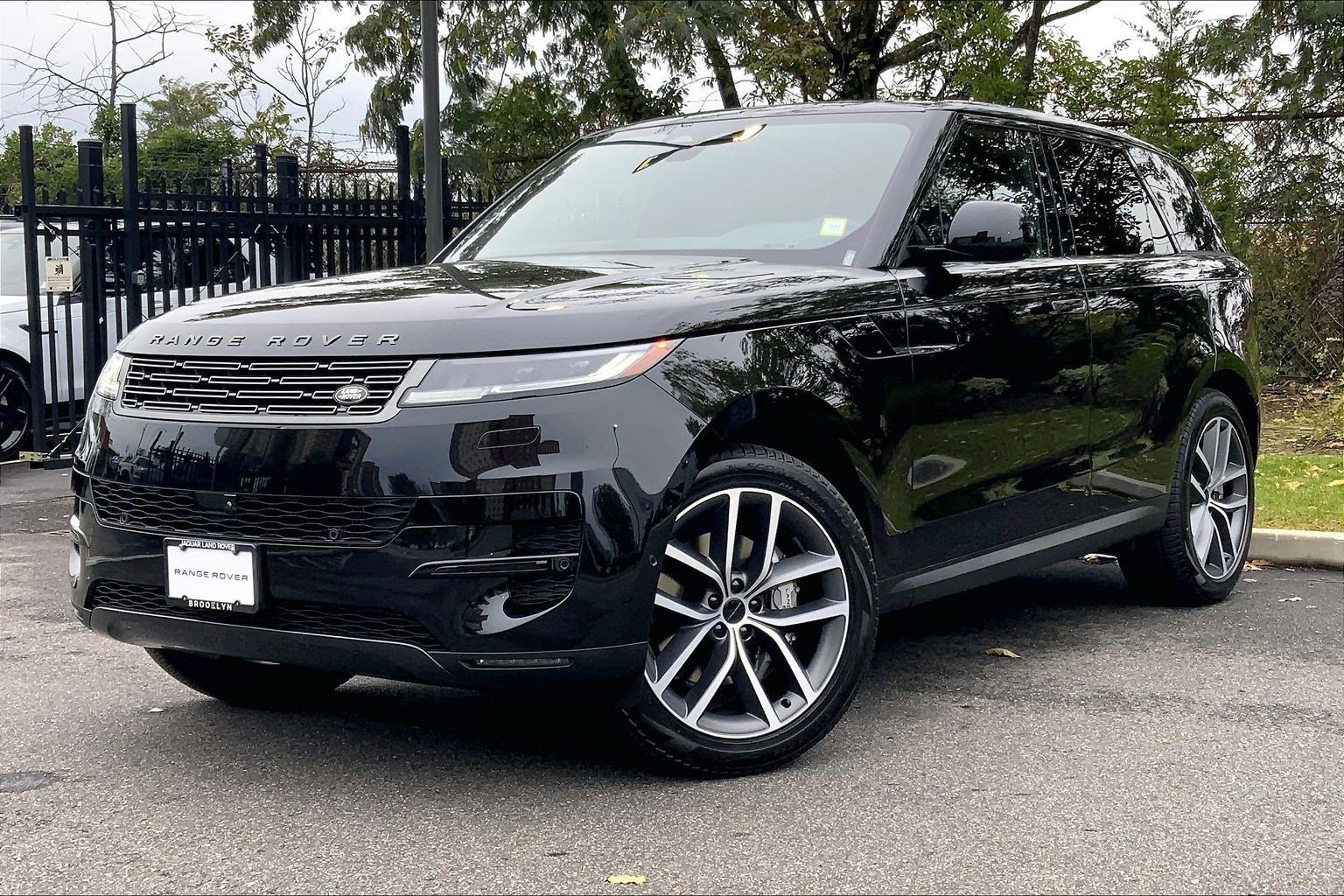 New 2027 Land Rover Range Rover Sport SE AWD/4WD image 1