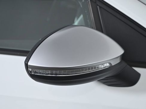 Used 2024 Volkswagen Golf R image 12