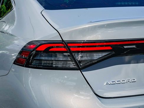 Used 2025 Honda Accord Touring image 9