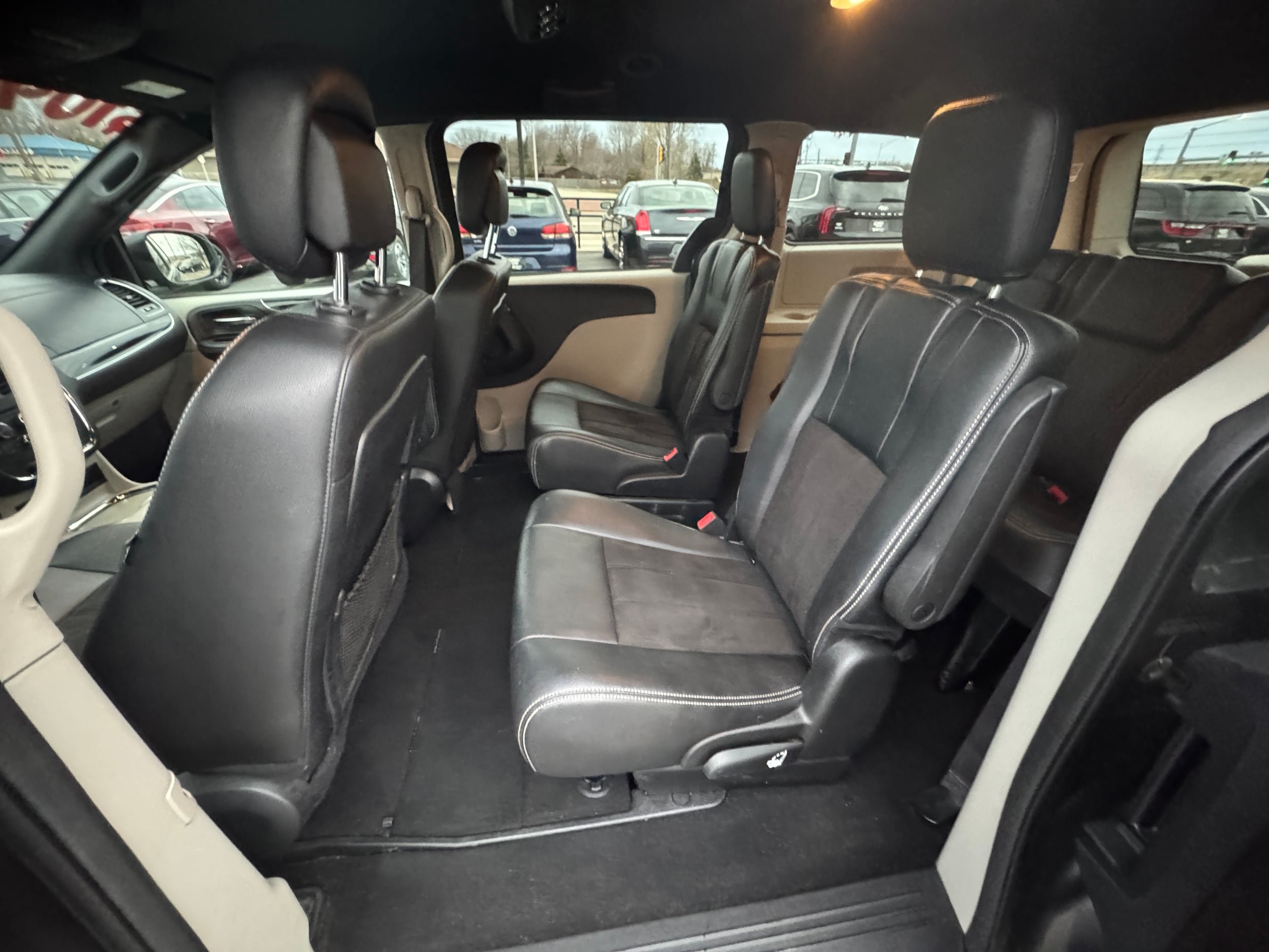 Used 2020 Dodge Grand Caravan SXT FWD image 5