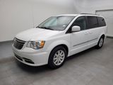 Used 2016 Chrysler Town & Country Touring image 2