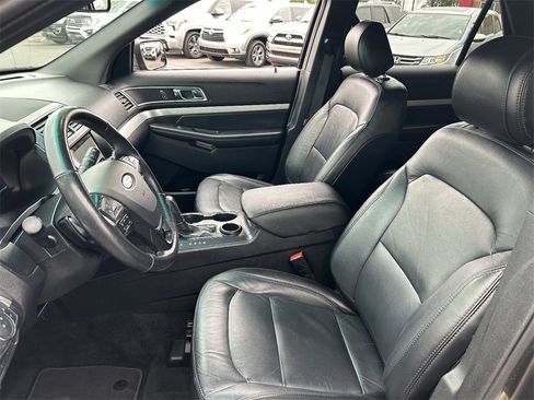 Used 2017 Ford Explorer XLT w/ Equipment Group 202A image 17