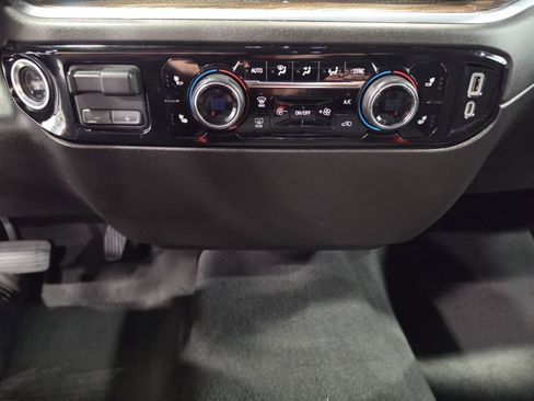 Used 2025 Chevrolet Silverado 2500 LT w/ Convenience Package AWD/4WD image 19