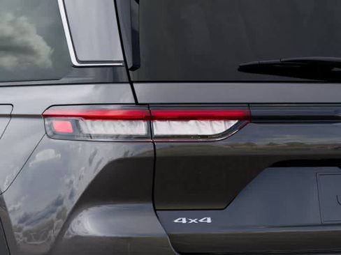 New 2026 Jeep Grand Cherokee Limited AWD/4WD image 9