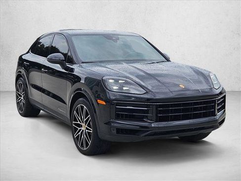 Used 2024 Porsche Cayenne S AWD/4WD image 3