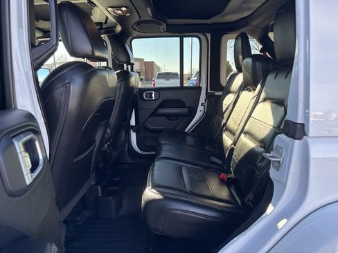 Used 2019 Jeep Wrangler Unlimited Sahara image 13
