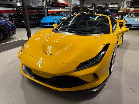 Used 2021 Ferrari F8 Tributo image 11