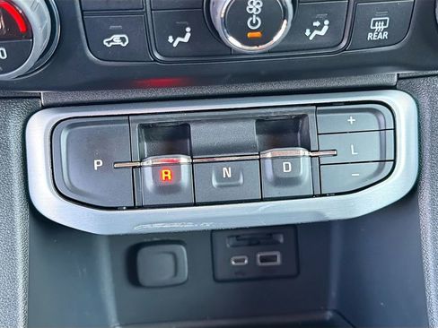 Used 2023 GMC Acadia SLT image 31