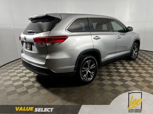 Used 2019 Toyota Highlander LE FWD image 6