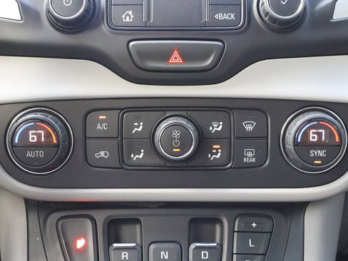 Used 2020 GMC Terrain SLE w/ Driver Convenience Package image 11