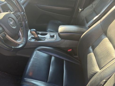 Used 2017 Jeep Grand Cherokee Limited image 15