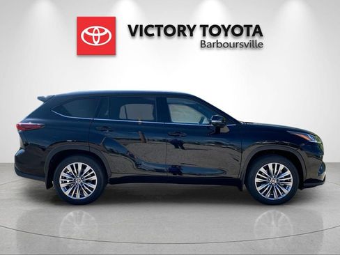 Used 2026 Toyota Highlander Platinum AWD/4WD image 6