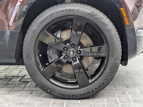 New 2025 Land Rover Defender 130 X-Dynamic SE image 11