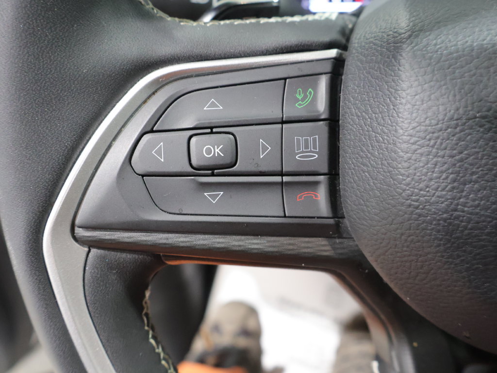 Used 2024 Jeep Grand Cherokee L Altitude AWD/4WD image 30