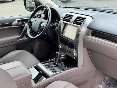 Used 2017 Lexus GX 460 w/ Navigation Package AWD/4WD image 6