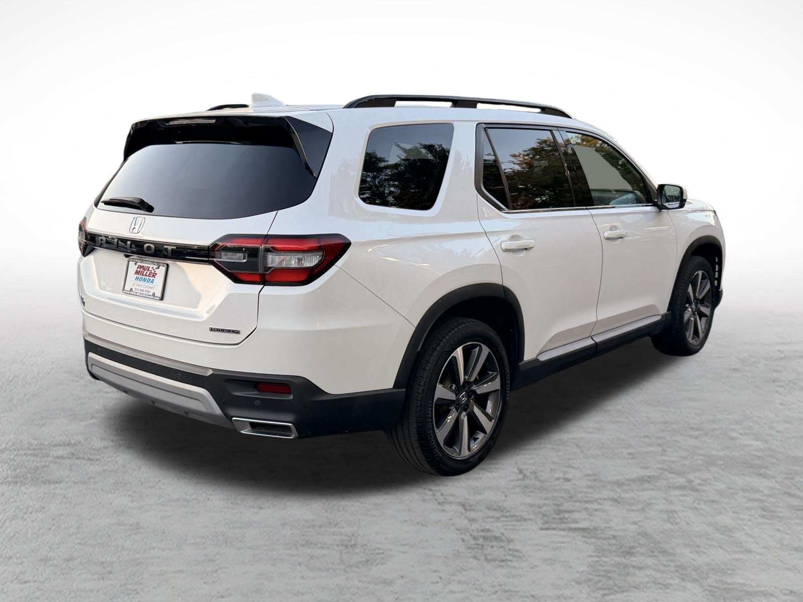 Used 2023 Honda Pilot Touring image 6