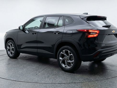 Used 2025 Chevrolet Trax LT image 6