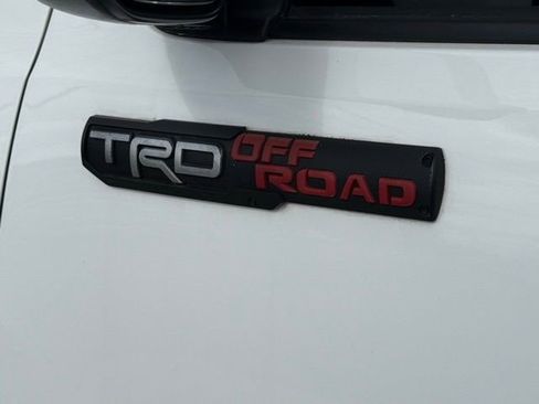 Used 2019 Toyota Tacoma TRD Off-Road AWD/4WD image 8
