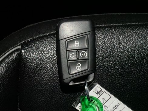 Used 2019 Volkswagen Tiguan SEL Premium w/ 3rd Row Seat Package AWD/4WD image 32