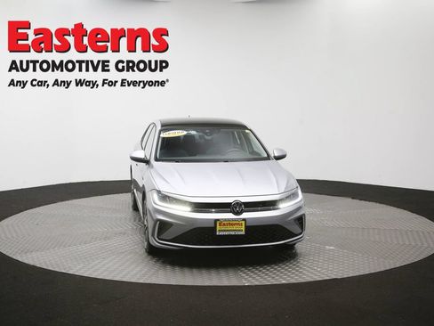 Used 2025 Volkswagen Jetta SE FWD image 50