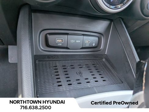 Used 2025 Hyundai Venue Limited FWD image 18