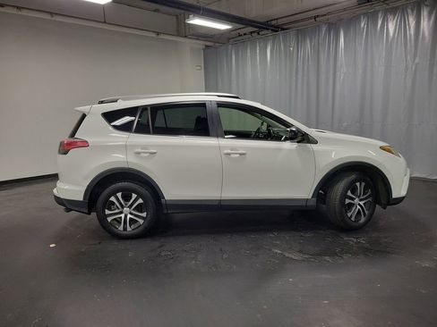 Used 2016 Toyota RAV4 LE image 9