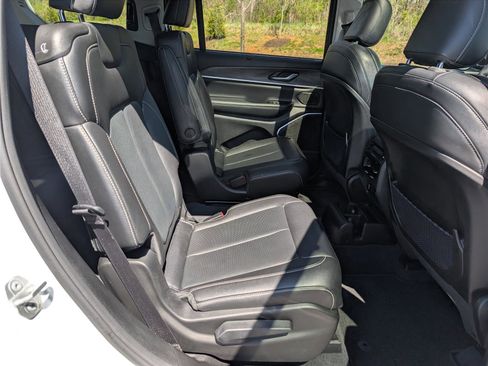 Used 2023 Jeep Grand Cherokee L Limited w/ Luxury Tech Group II image 12