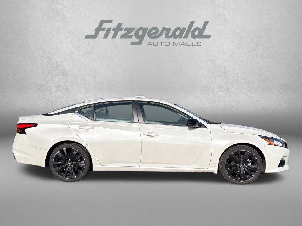 Used 2022 Nissan Altima 2.5 SR w/ Midnight Edition Package FWD image 9