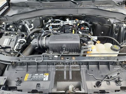 Used 2023 Ford Explorer XLT AWD/4WD image 23