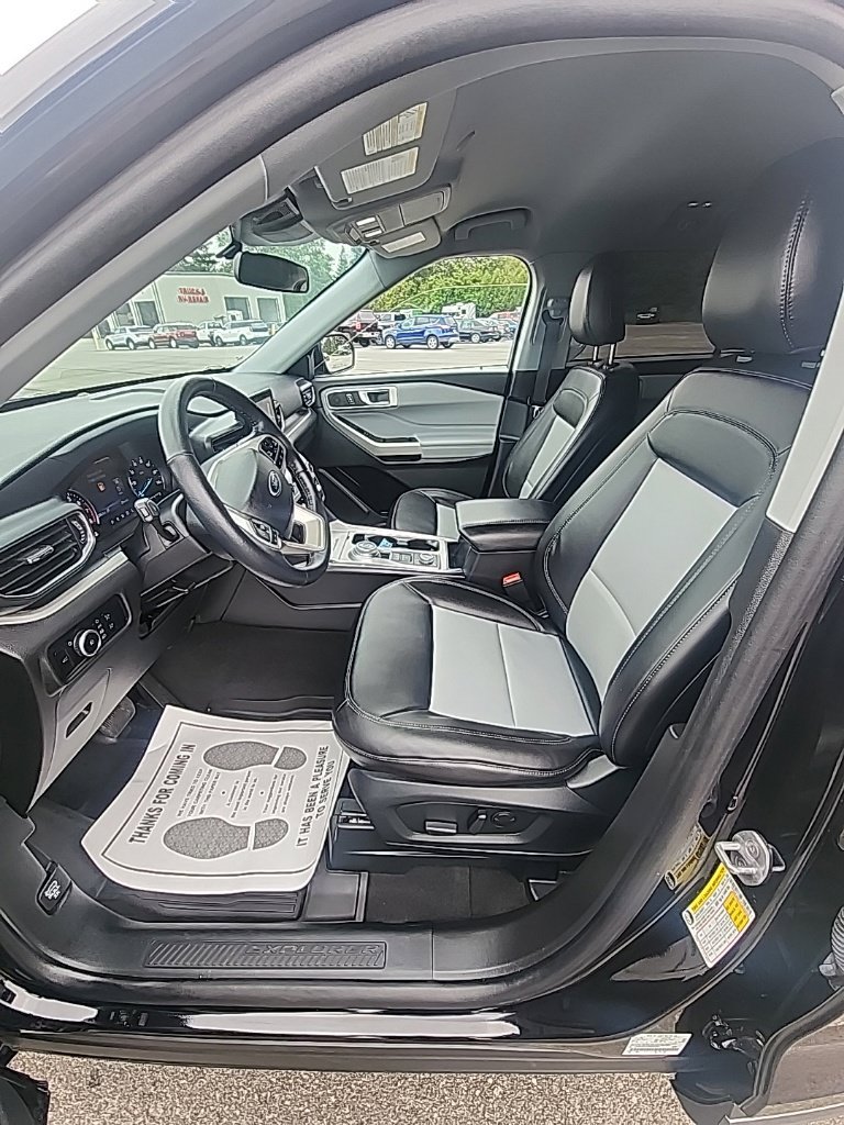 Used 2023 Ford Explorer XLT w/ Equipment Group 202A AWD/4WD image 21