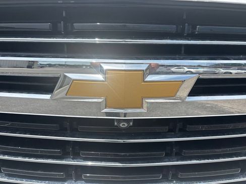 Used 2021 Chevrolet Tahoe LT w/ LT Signature Package RWD image 2