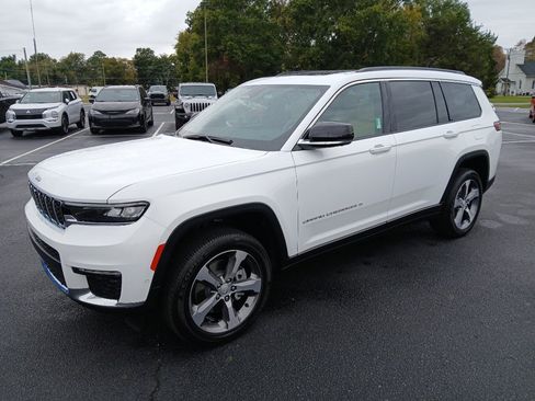 New 2025 Jeep Grand Cherokee L Limited w/ Luxury Tech Group II image 11