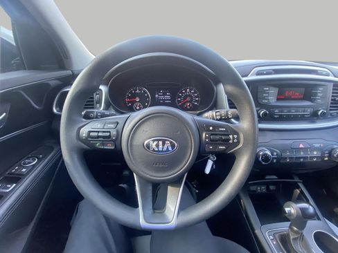 Used 2017 Kia Sorento L FWD image 16